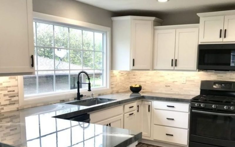 🛠 Precision and care in every installation! We bring quality to your home_ 🔥 #reliablecontractors #homeprojects #renovationpros